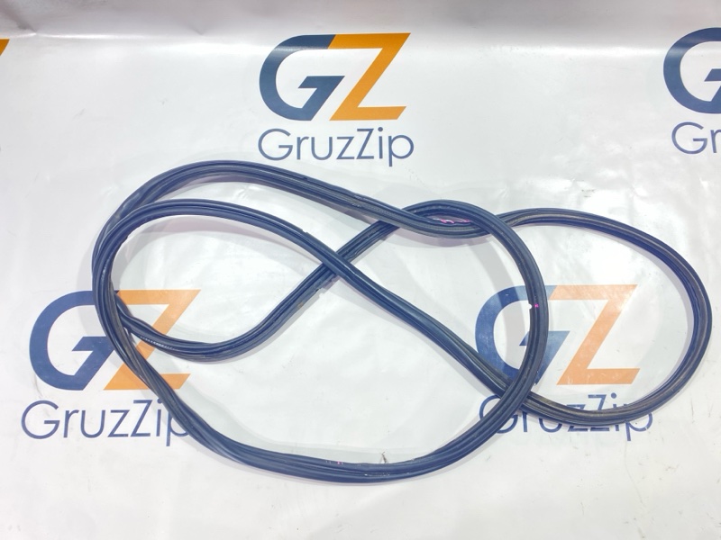 Уплотнитель двери багажника Toyota Land Cruiser Cygnus UZJ100W 2UZ-FE 2001 (б/у)