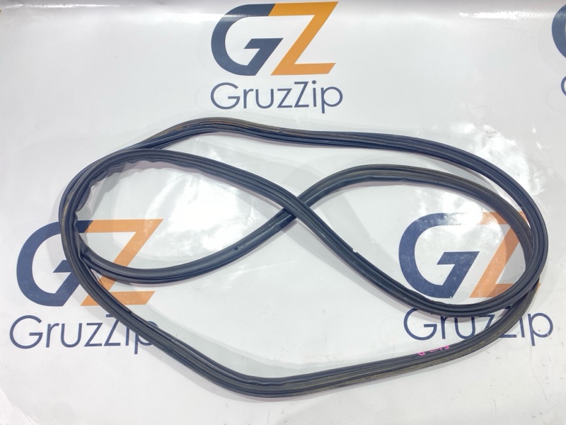 Уплотнитель двери багажника Toyota Land Cruiser Cygnus UZJ100W 2UZ-FE 2002 (б/у)