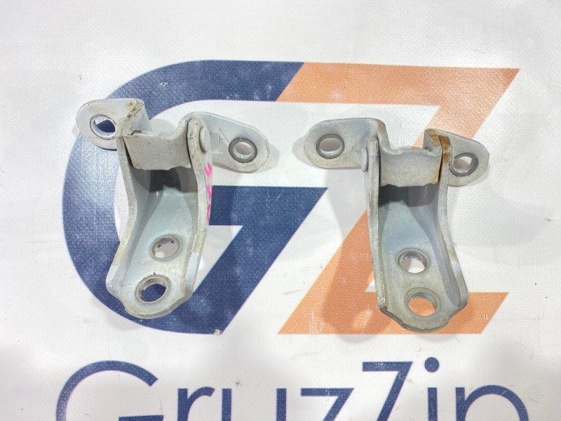 Петля двери Toyota Land Cruiser UZJ100W 2UZ-FE 2004 передняя правая (б/у)