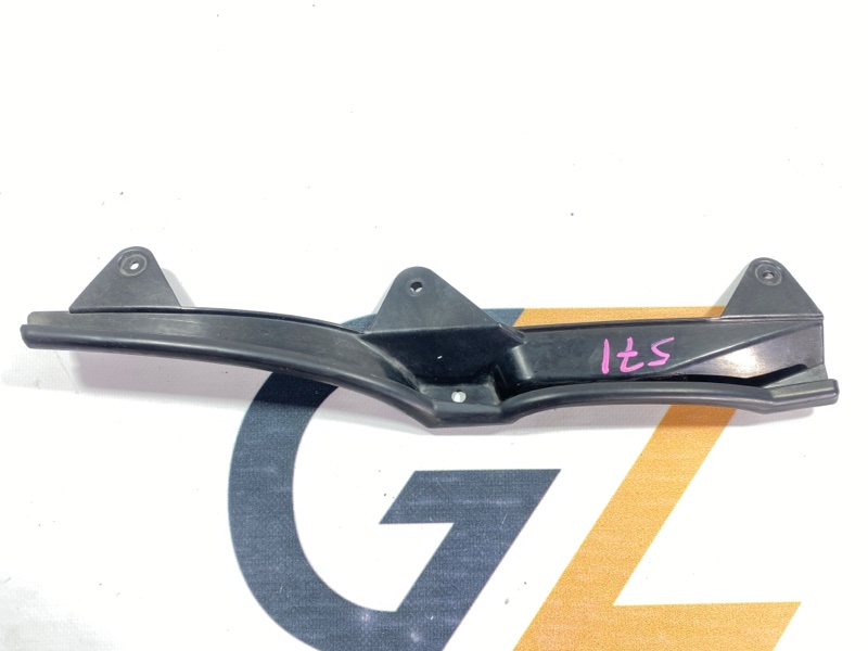 Уплотнитель фары Toyota Land Cruiser Cygnus UZJ100W 2UZ-FE 2001 правый (б/у)