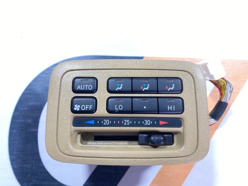 Блок управления климат контролем Toyota Land Cruiser Cygnus UZJ100W 2UZ-FE 2000 задний (б/у)