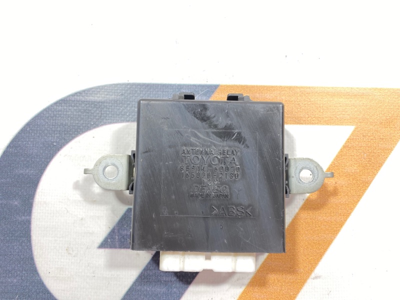 Блок управления антенной Toyota Land Cruiser Cygnus UZJ100W 2UZ-FE 2000 (б/у)
