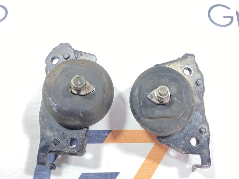 Подушка двигателя Toyota Land Cruiser UZJ200W 2UZ-FE 2007 (б/у)