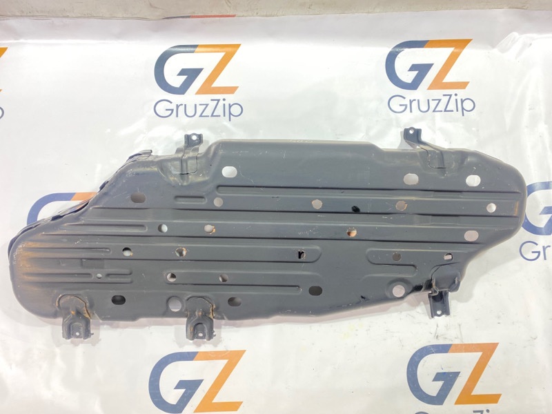 Защита топливного бака Toyota Land Cruiser UZJ200W 2UZ-FE 2007 (б/у)