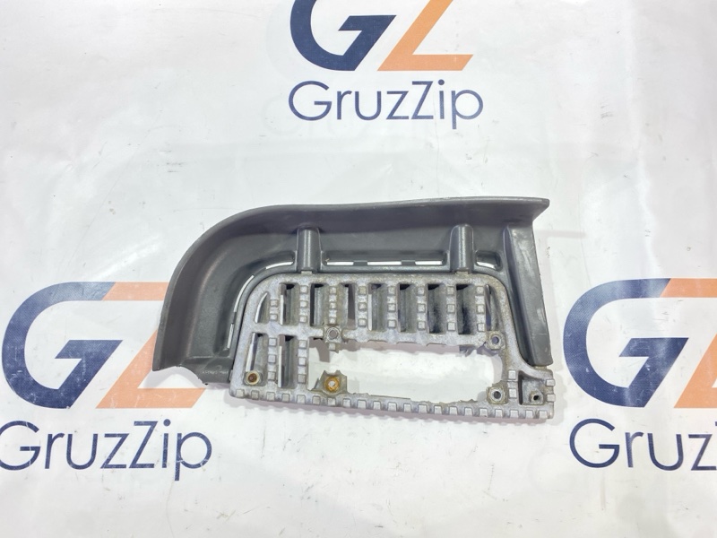 Подножка Isuzu Giga CYJ51W5 6WF1 2004 левая (б/у)