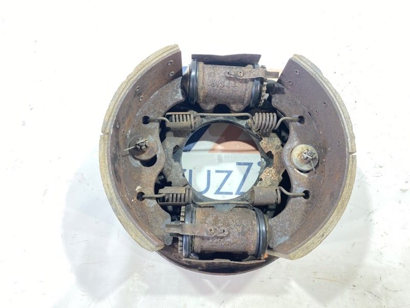 Тормозные колодки Isuzu Forward FRR33 6HH1 1999 (б/у)
