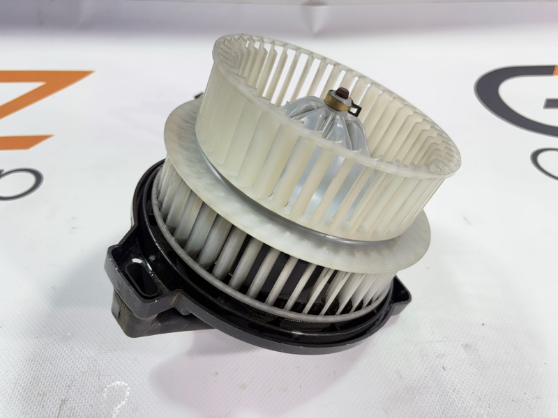 Мотор печки Toyota Land Cruiser UZJ100W 2UZ-FE 2004 (б/у)