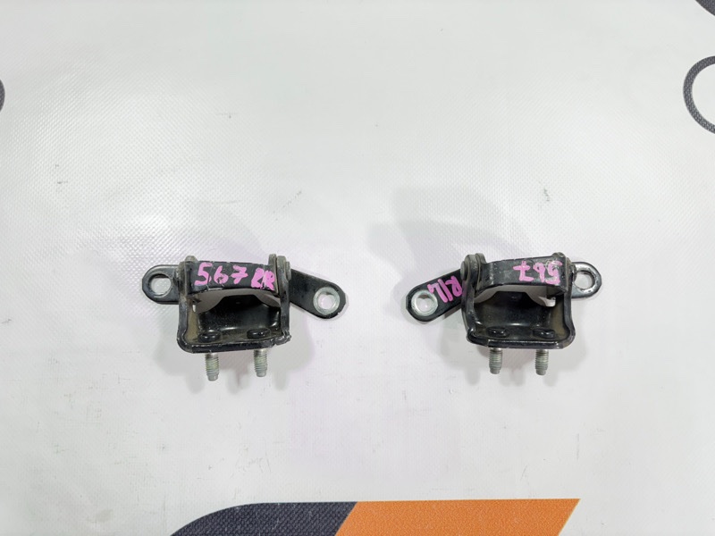 Петля багажника Toyota Land Cruiser Cygnus UZJ100W 2UZ-FE 2002 (б/у)