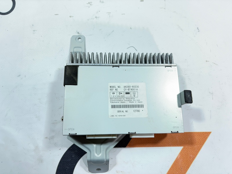 Усилитель звука Toyota Land Cruiser Cygnus UZJ100W 2UZ-FE 2001 (б/у)