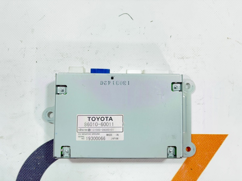 ТВ-тюнер Toyota Land Cruiser Cygnus UZJ100W 2UZ-FE 2001 (б/у)