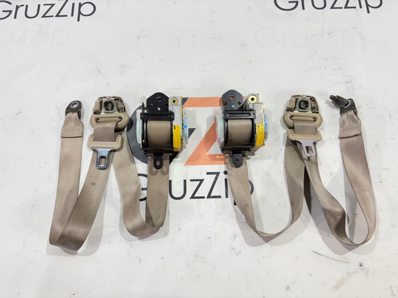 Ремень безопасности Toyota Land Cruiser Cygnus UZJ100W 2UZ-FE 2001 передний (б/у)