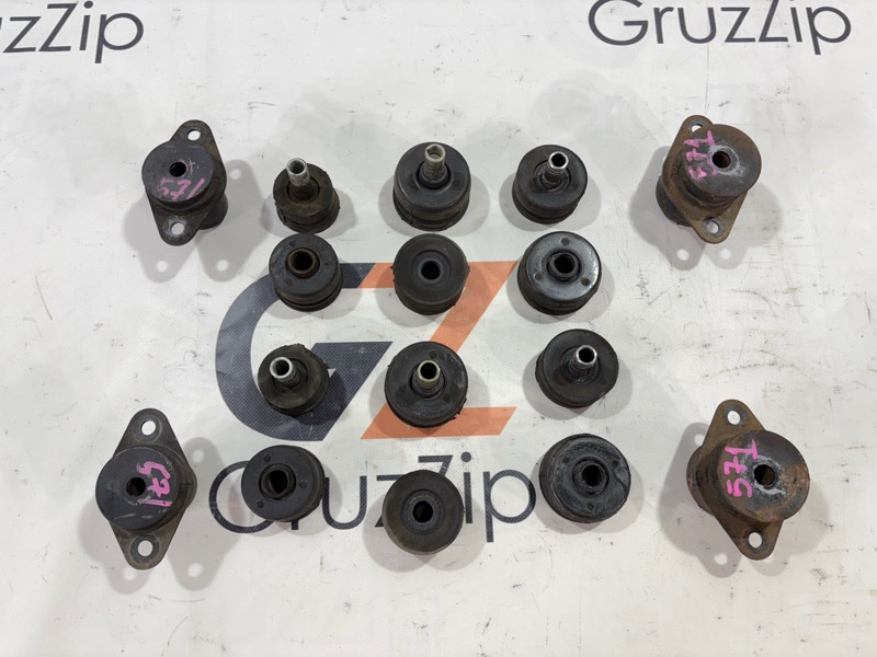 Подушка кузова Toyota Land Cruiser Cygnus UZJ100W 2UZ-FE 2001 (б/у)