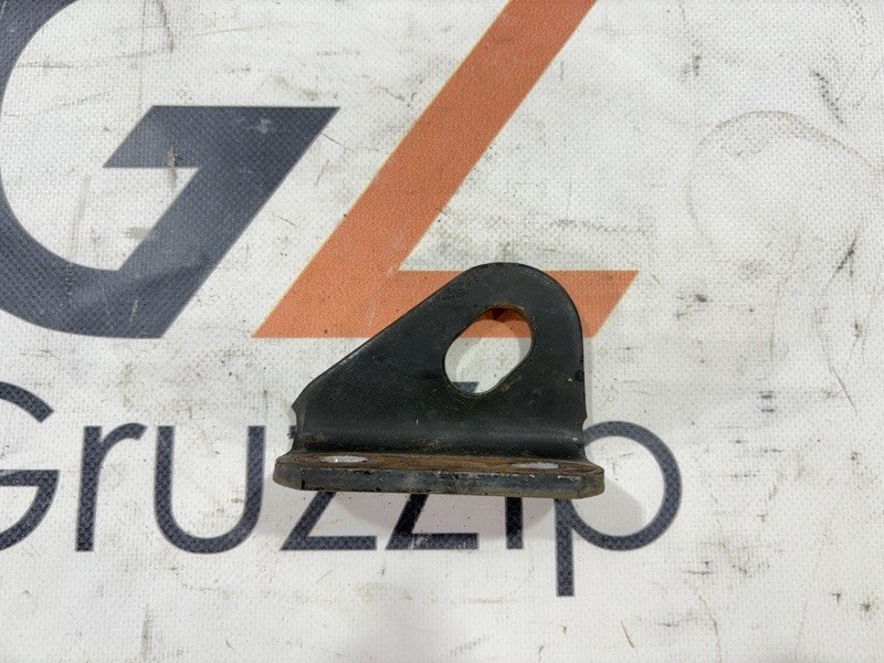 Скоба буксировочная Toyota Land Cruiser UZJ100W 2UZ-FE 2004 (б/у)