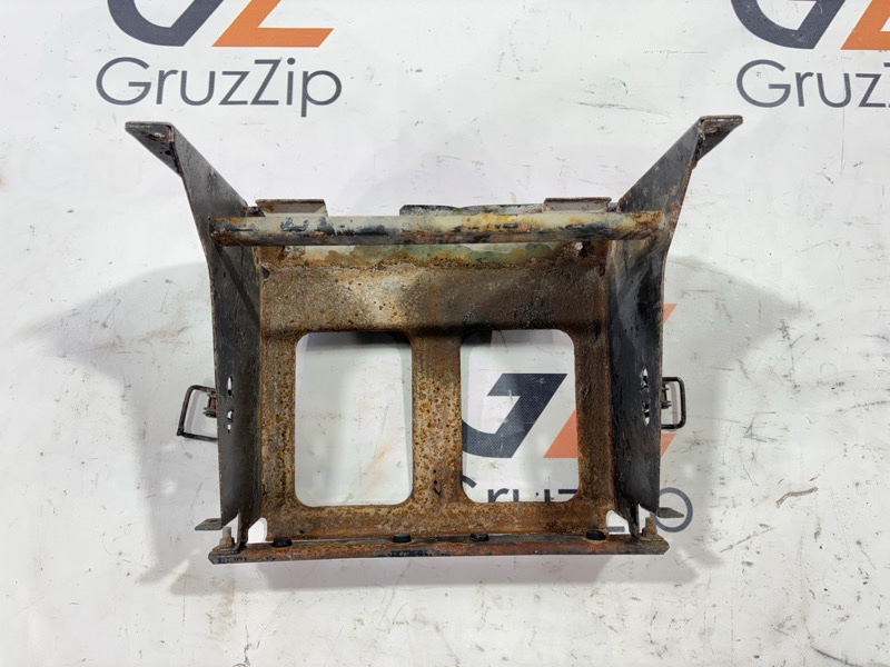 Крепление аккумулятора Isuzu Forward Juston NRR32 6HE1 1995 (б/у)