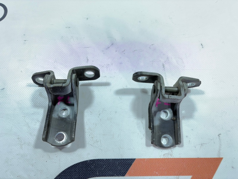 Петля двери Toyota Tundra UCK40 2UZ-FE 2003 передняя левая (б/у)