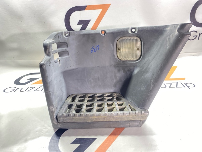 Подножка Isuzu Forward FRR33K4 6HH1 1997 передняя левая (б/у)