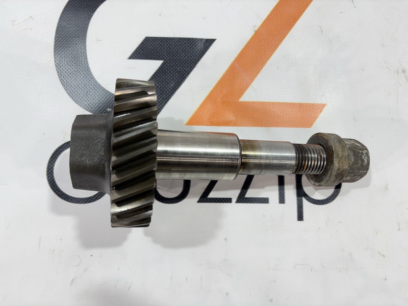 Вал привода вискомуфты Isuzu Giga CYL50 6WA1 1998 (б/у)
