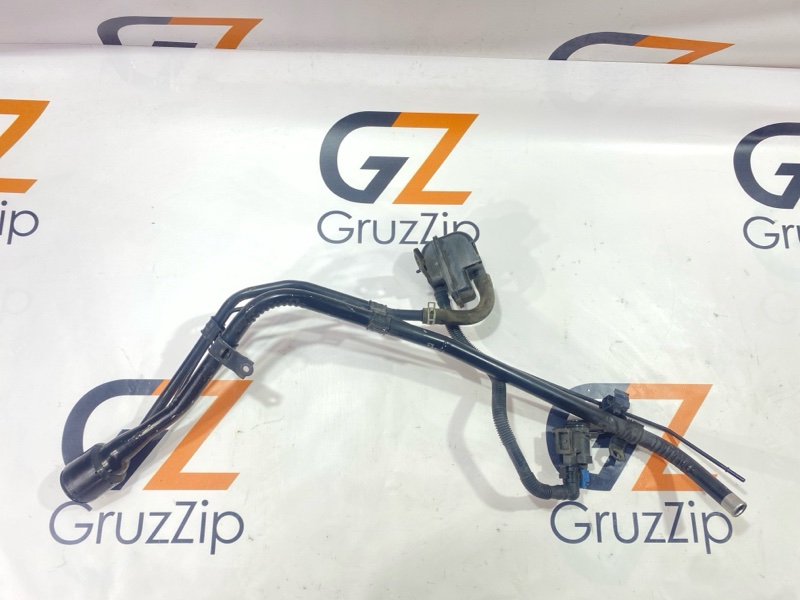 Горловина топливного бака Toyota 4Runner UZN215L 2UZ-FE 2004 (б/у)