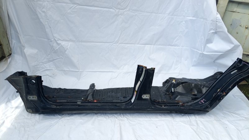 Порог кузовной Toyota 4Runner UZN215L 2UZ-FE 2004 левый (б/у)
