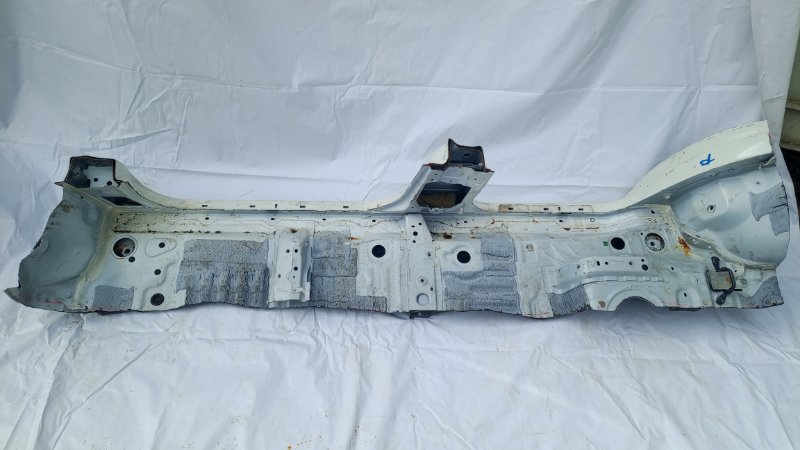 Порог кузовной Toyota Land Cruiser URJ202W 1UR-FE 2014 правый (б/у)