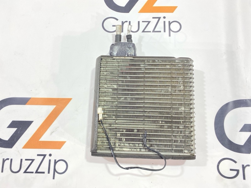 Радиатор кондиционера Toyota Land Cruiser Cygnus UZJ100W 2UZ-FE 2002 (б/у)