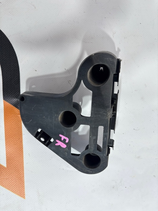 Крепление бампера Toyota Tundra USK56L 3UR-FE 2007 переднее правое (б/у)