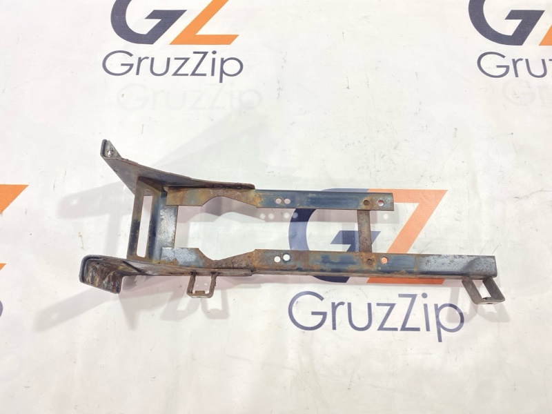 Крепление воздушного фильтра Isuzu Forward FRR34 6HK1 2003 (б/у)