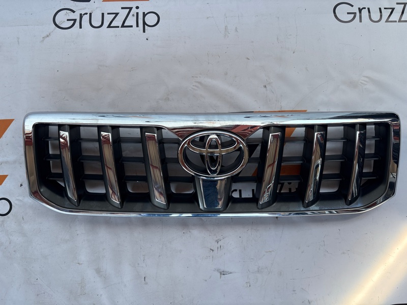 Решетка радиатора Toyota Land Cruiser Prado GRJ121W 1GR-FE 2005 (б/у)