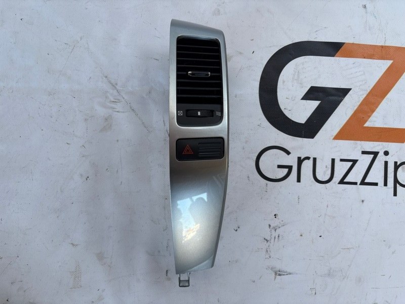 Накладка на торпедо Toyota Land Cruiser Prado GRJ121W 1GR-FE 2005 (б/у)