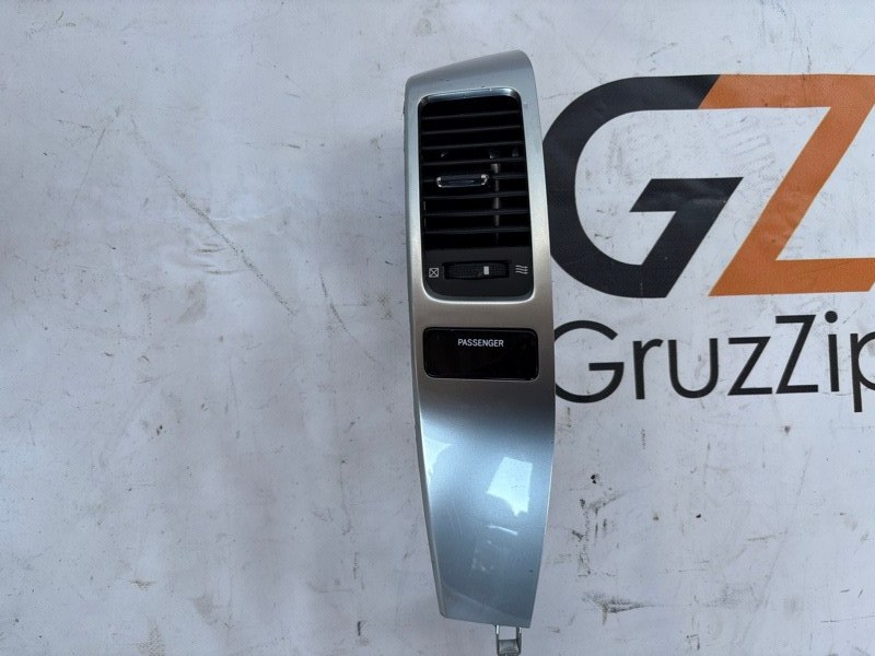 Накладка на торпедо Toyota Land Cruiser Prado GRJ121W 1GR-FE 2005 (б/у)