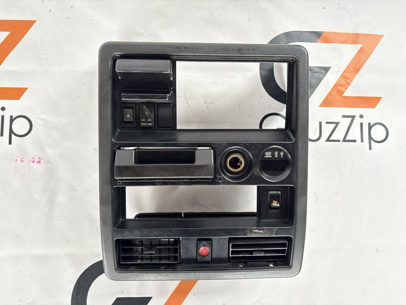 Консоль под магнитолу Nissan Safari VRGY60 TD42 1990 (б/у)