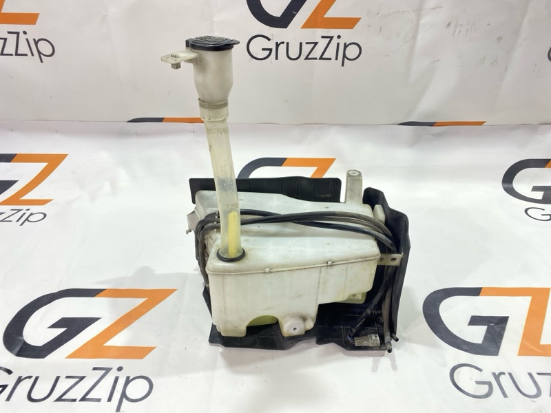 Бачок стеклоомывателя Toyota Land Cruiser Cygnus UZJ100W 2UZ-FE 2000 (б/у)