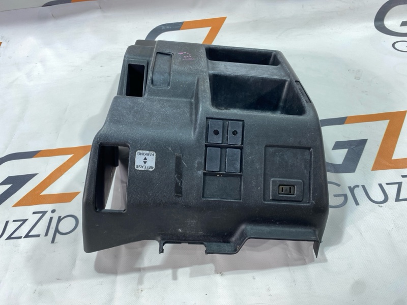 Пластик салона Isuzu Giga CYJ77W6 6UZ1 2006 (б/у) Пластик салона Isuzu Giga CYJ77W6 6UZ1 2006 (б/у)