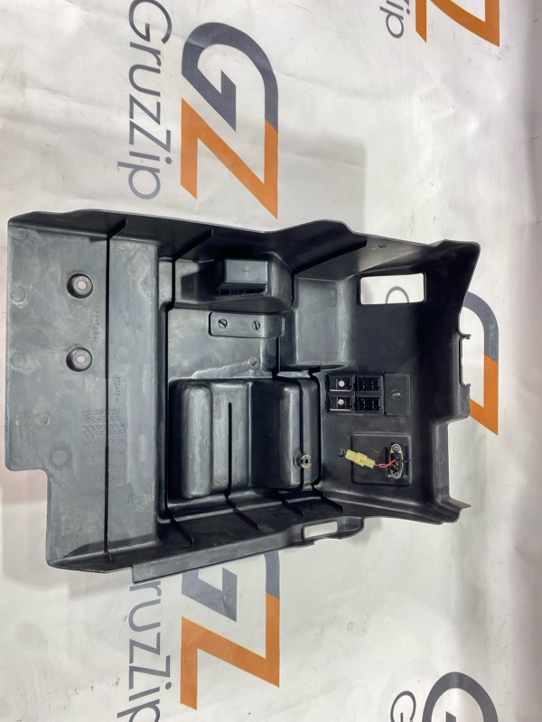 Пластик салона Isuzu Giga CYJ77W6 6UZ1 2006 (б/у) Пластик салона Isuzu Giga CYJ77W6 6UZ1 2006 (б/у)