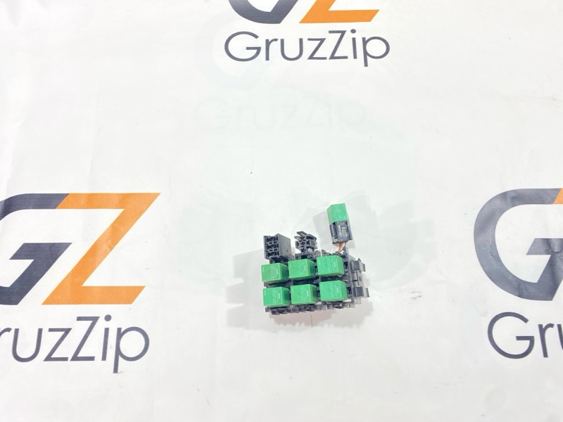 Блок предохранителей салонный Isuzu Giga CYJ77W6 6UZ1 2006 (б/у) Блок предохранителей салонный Isuzu Giga CYJ77W6 6UZ1 2006 (б/у)