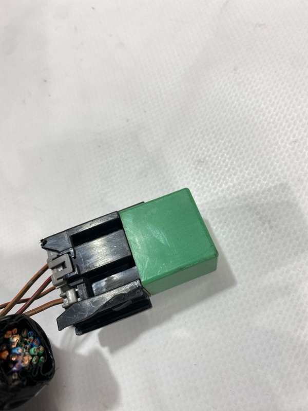 Блок предохранителей салонный Isuzu Giga CYJ77W6 6UZ1 2006 (б/у) Блок предохранителей салонный Isuzu Giga CYJ77W6 6UZ1 2006 (б/у)