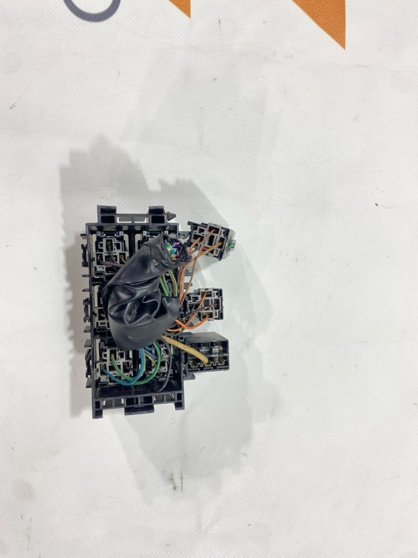 Блок предохранителей салонный Isuzu Giga CYJ77W6 6UZ1 2006 (б/у) Блок предохранителей салонный Isuzu Giga CYJ77W6 6UZ1 2006 (б/у)