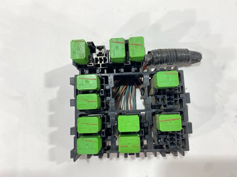 Блок предохранителей салонный Isuzu Giga CYJ77W6 6UZ1 2006 (б/у) Блок предохранителей салонный Isuzu Giga CYJ77W6 6UZ1 2006 (б/у)