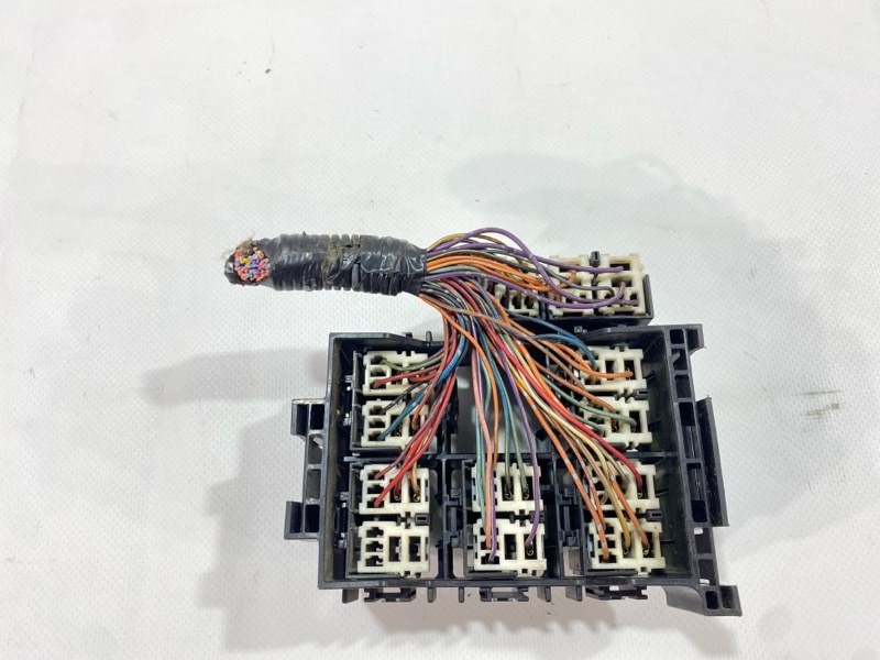 Блок предохранителей салонный Isuzu Giga CYJ77W6 6UZ1 2006 (б/у) Блок предохранителей салонный Isuzu Giga CYJ77W6 6UZ1 2006 (б/у)