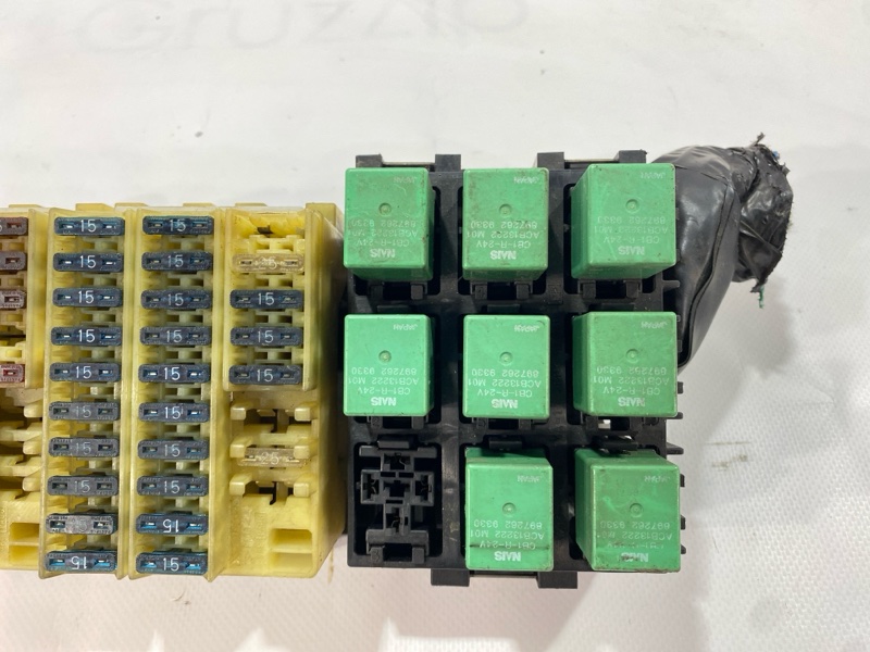 Блок предохранителей салонный Isuzu Giga CYJ77W6 6UZ1 2006 (б/у) Блок предохранителей салонный Isuzu Giga CYJ77W6 6UZ1 2006 (б/у)