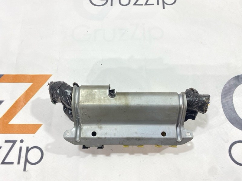 Блок предохранителей салонный Isuzu Giga CYJ77W6 6UZ1 2006 (б/у) Блок предохранителей салонный Isuzu Giga CYJ77W6 6UZ1 2006 (б/у)