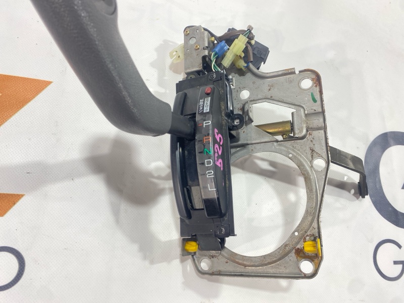 Селектор акпп Toyota Hilux Surf KZN130W 1KZ-TE 1994 (б/у) Селектор акпп Toyota Hilux Surf KZN130W 1KZ-TE 1994 (б/у)