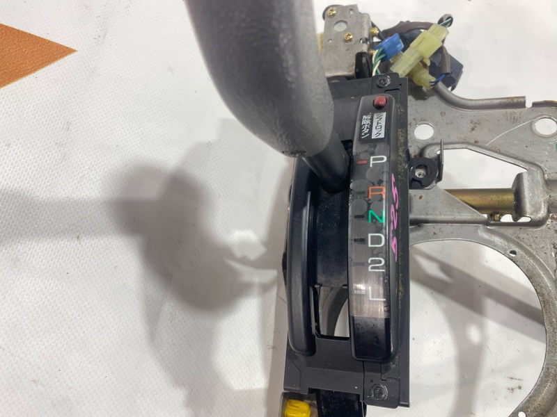 Селектор акпп Toyota Hilux Surf KZN130W 1KZ-TE 1994 (б/у) Селектор акпп Toyota Hilux Surf KZN130W 1KZ-TE 1994 (б/у)