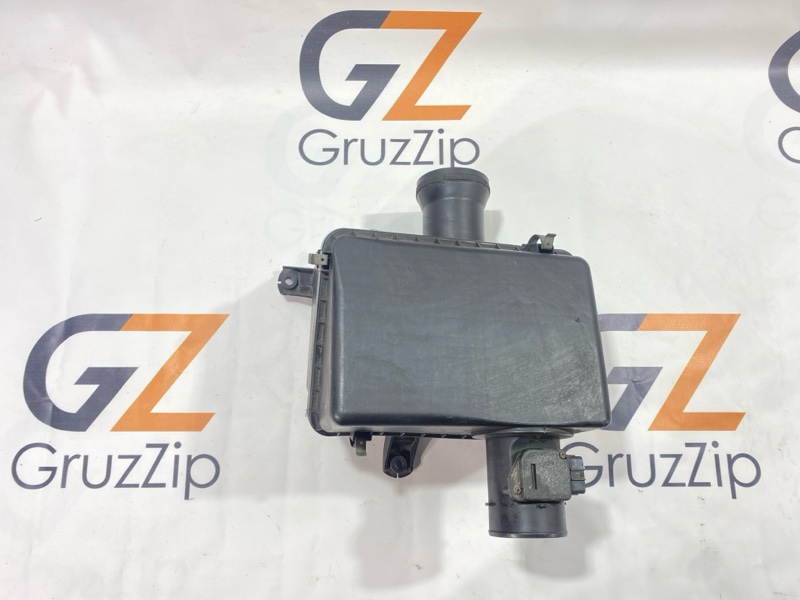 Корпус воздушного фильтра Toyota Land Cruiser Cygnus UZJ100W 2UZ-FE 2000 (б/у) Корпус воздушного фильтра Toyota Land Cruiser Cygnus UZJ100W 2UZ-FE 2000 (б/у)