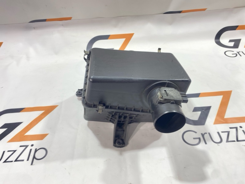 Корпус воздушного фильтра Toyota Land Cruiser Cygnus UZJ100W 2UZ-FE 2000 (б/у) Корпус воздушного фильтра Toyota Land Cruiser Cygnus UZJ100W 2UZ-FE 2000 (б/у)