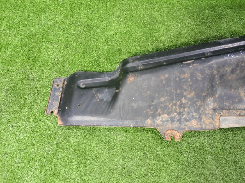 Защита двигателя Isuzu Giga CYL50 6WA1 1998 левая (б/у) Защита двигателя Isuzu Giga CYL50 6WA1 1998 левая (б/у)