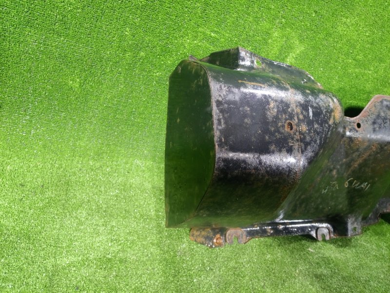 Защита двигателя Isuzu Giga CYL50 6WA1 1998 левая (б/у) Защита двигателя Isuzu Giga CYL50 6WA1 1998 левая (б/у)