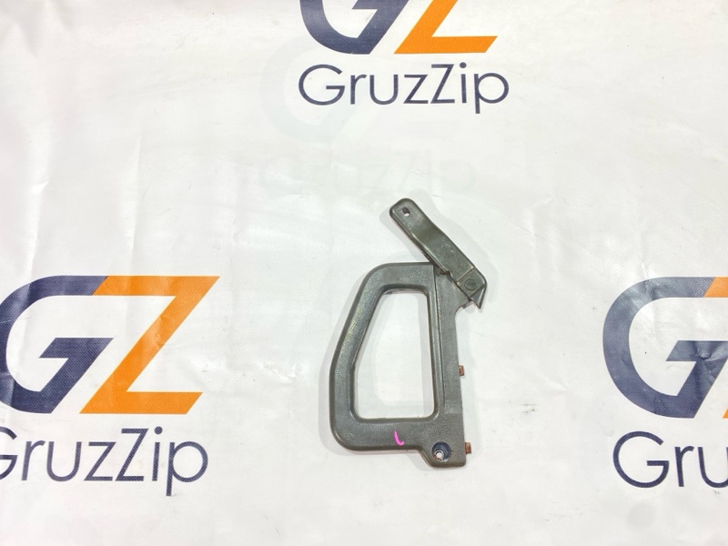 Ручка кабины Isuzu Giga CYJ77W6 6UZ1 2006 левая (б/у) Ручка кабины Isuzu Giga CYJ77W6 6UZ1 2006 левая (б/у)