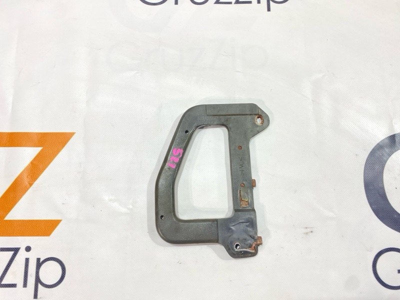 Ручка кабины Isuzu Giga CYJ77W6 6UZ1 2006 правая (б/у) Ручка кабины Isuzu Giga CYJ77W6 6UZ1 2006 правая (б/у)