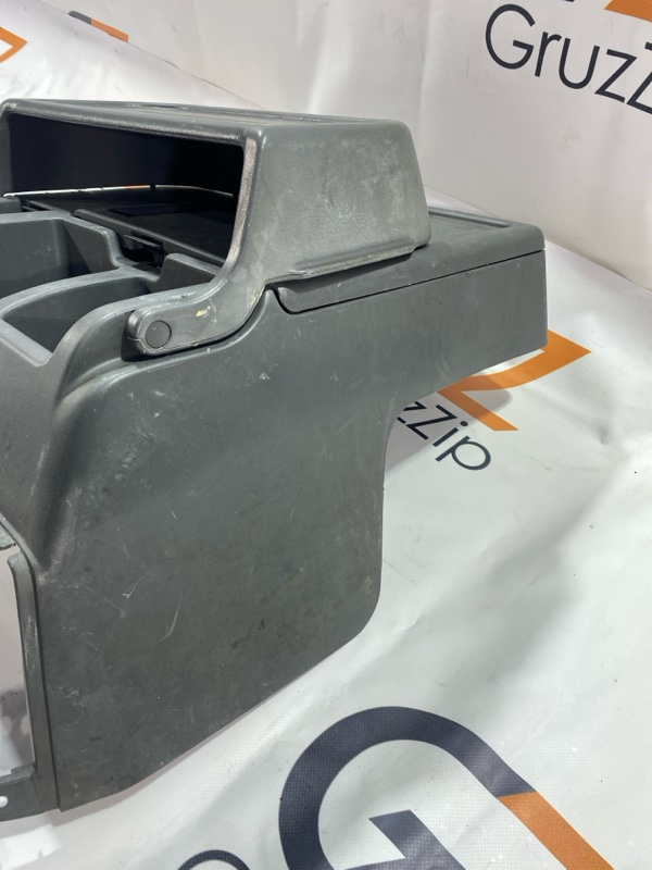 Бардачок между сидений Isuzu Giga CYJ77W6 6UZ1 2006 (б/у) Бардачок между сидений Isuzu Giga CYJ77W6 6UZ1 2006 (б/у)